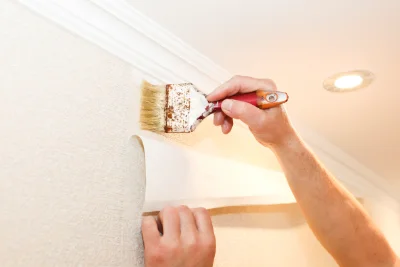 Pose de papier peint à Chèze — revêtements muraux et toiles de verre